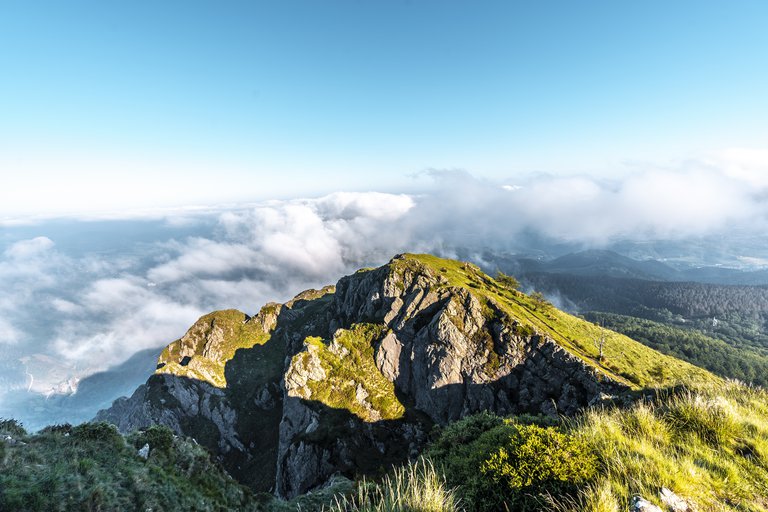 Climbing Mount Nakonagwari in Medzibna village
