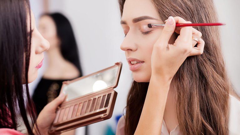 Makeup artist services in Poti