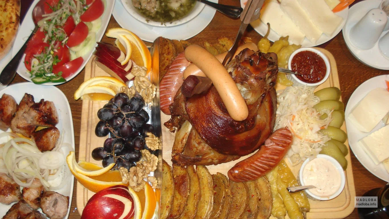 Блюда национальной кухни в ресторане Begheli