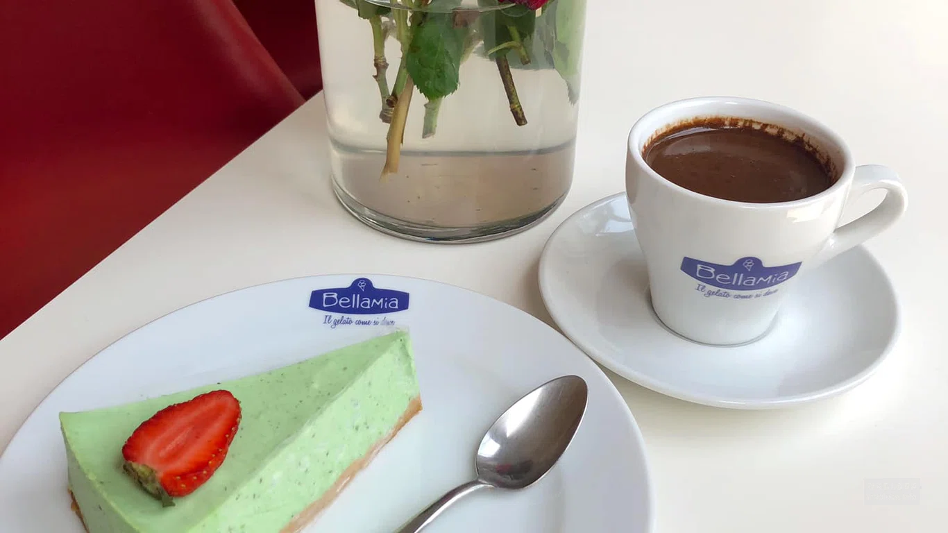 Мятный десерт в Cafe Bellamia