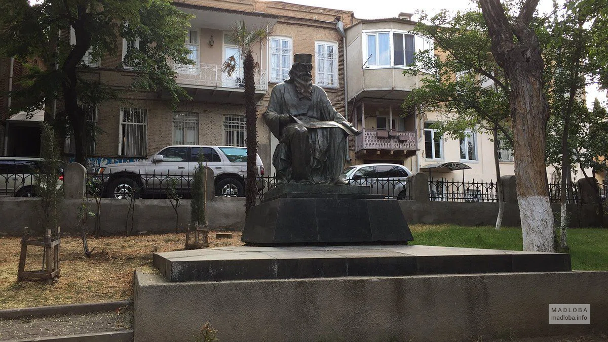 Besiki Square