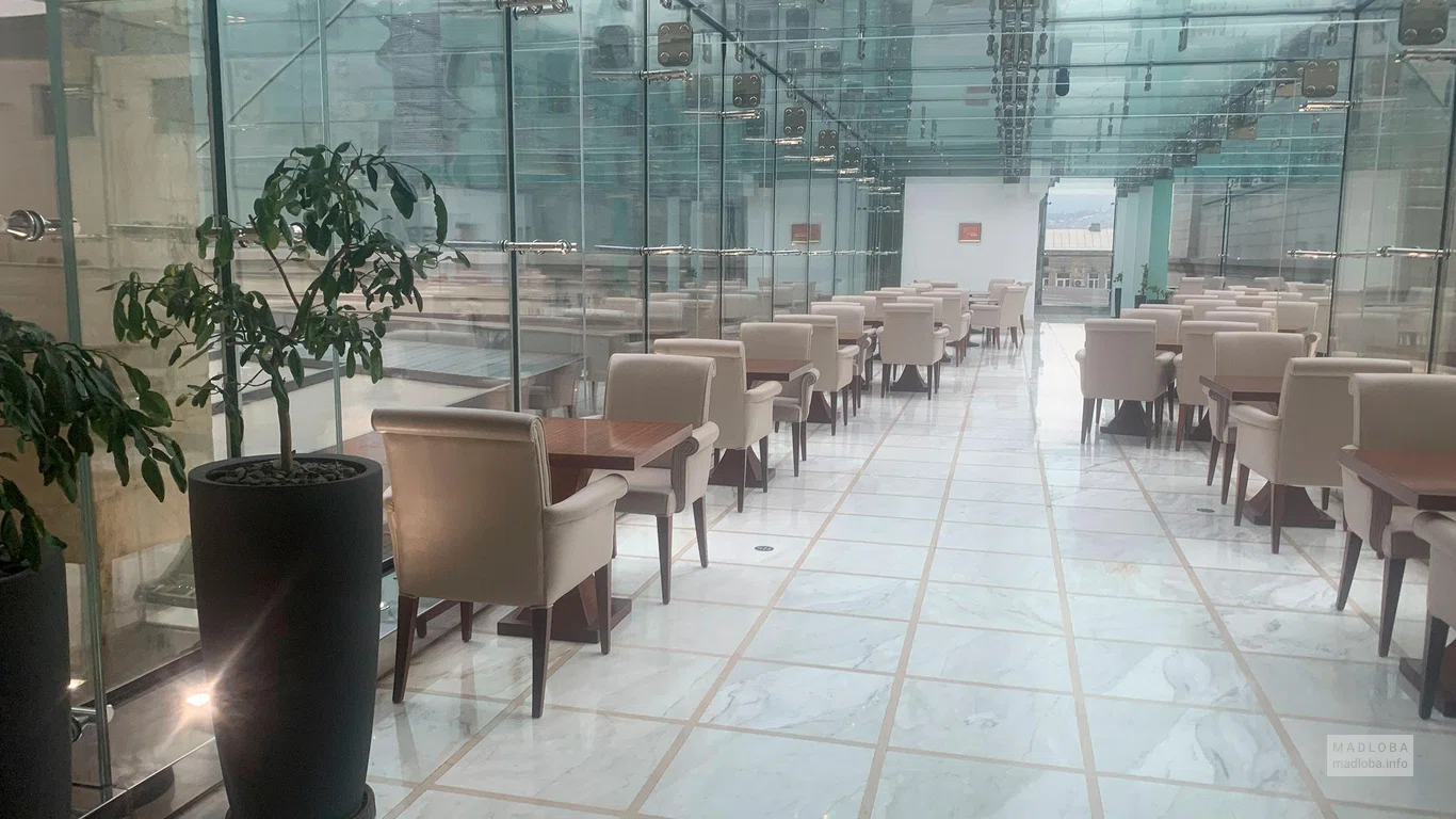 Места для приема пищи в The Biltmore Hotel Tbilisi