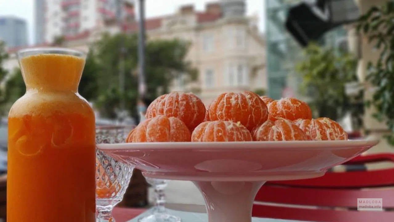 Фрукты в ресторане БК
