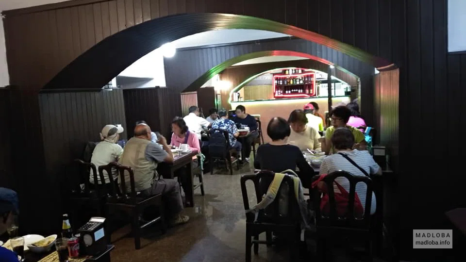 Интерьер Blue Max Bar & Restaurant