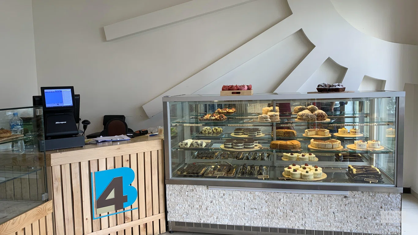 Витрина пекарни Boulangeria 4 Batumi