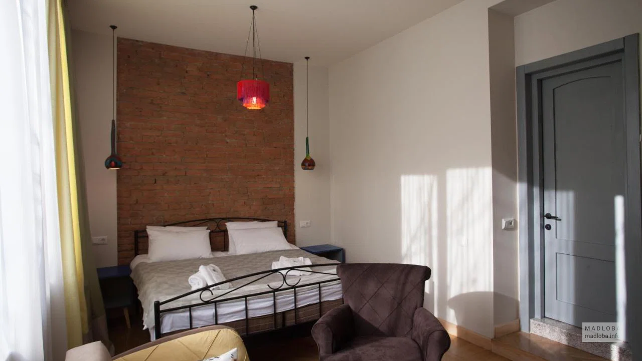Номер в Bricks Room Hotel в Тбилиси