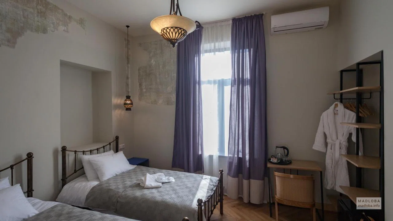 Кровать в номере Bricks Room Hotel