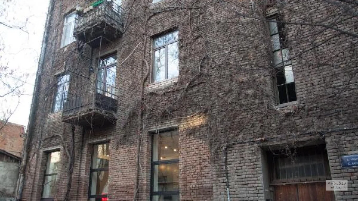 Здание Bricks Room Hotel в Грузии
