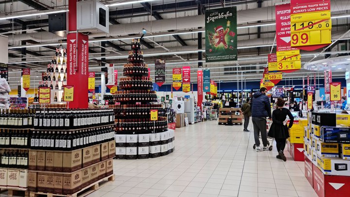 Супермаркет "Карфур" на ул. Твалчрелидзе