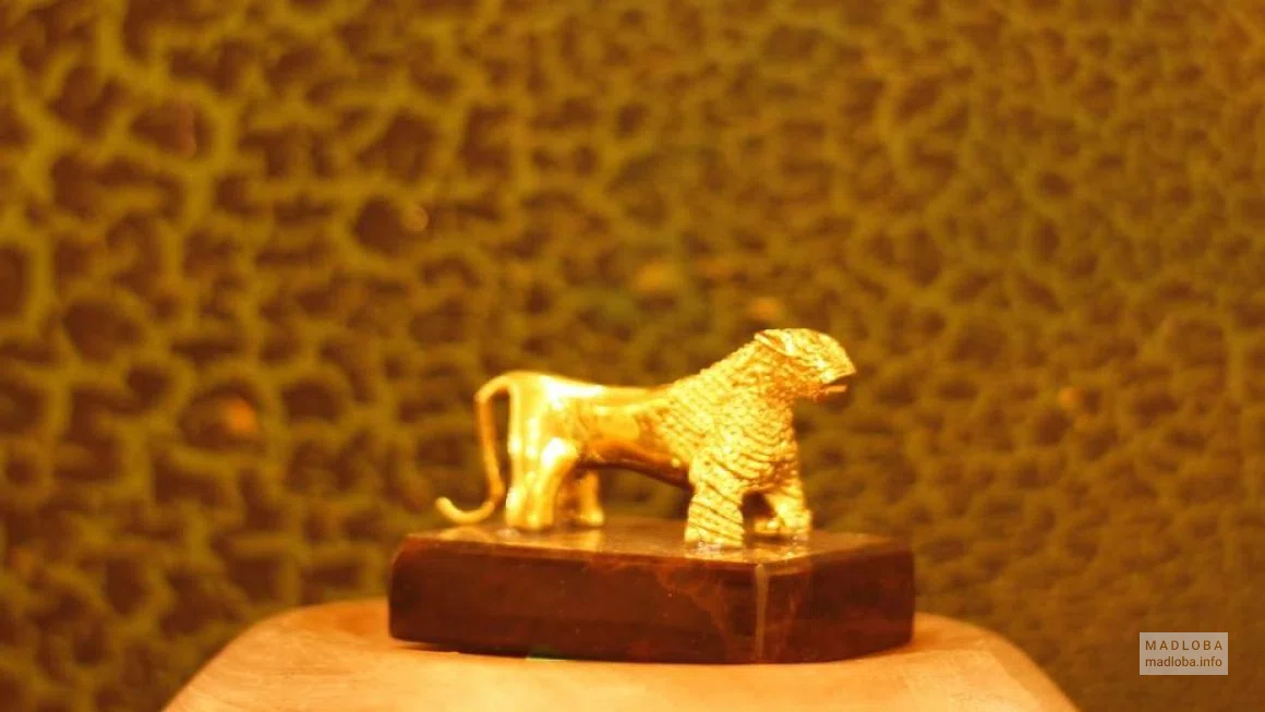 Фигура тигра в Caucasus Decoroom