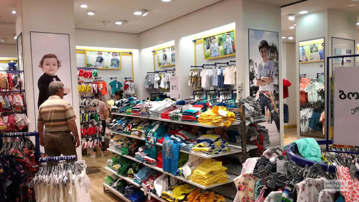 Одежда в магазине  "LC Waikiki"