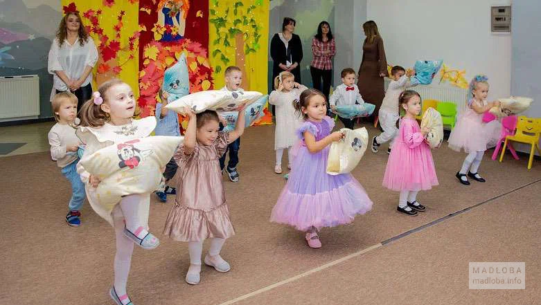 утренник в частном детском саду "Умка"