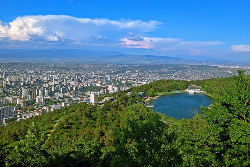 Обзорный вид на Черепашье озеро и его окрестности