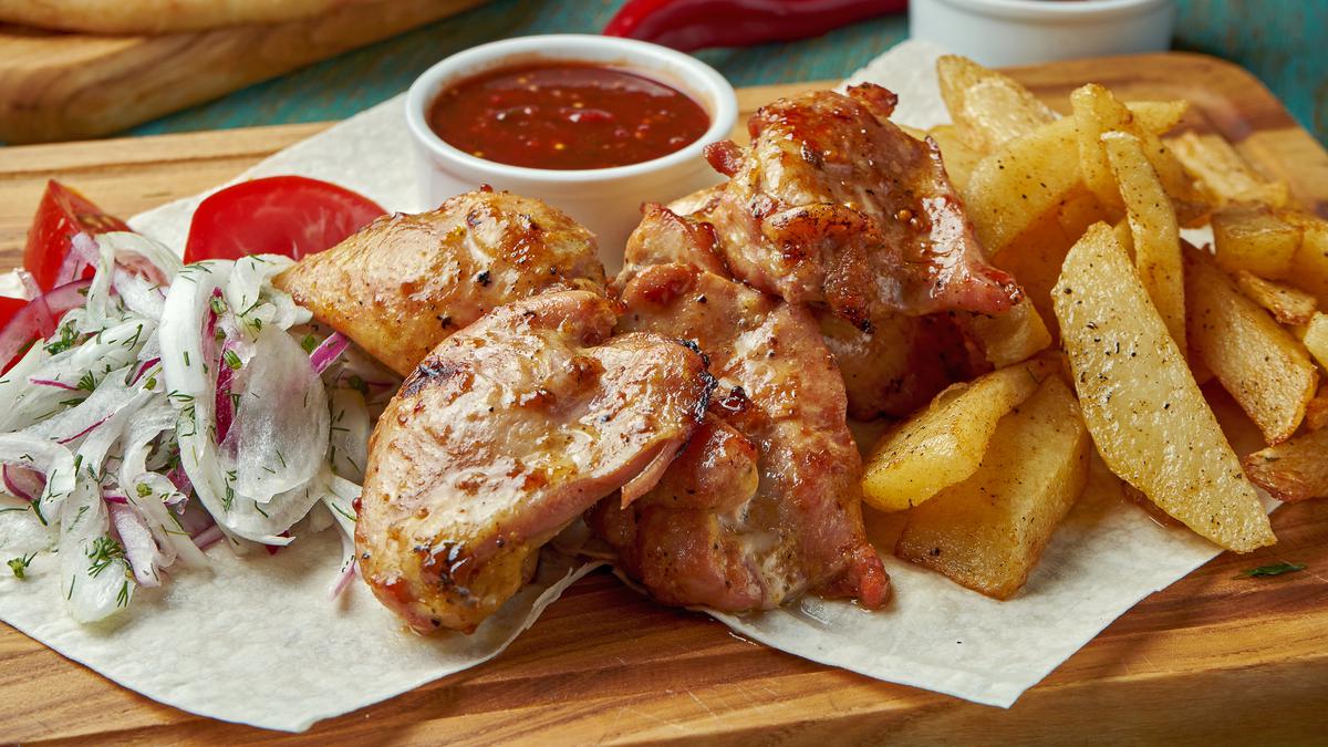 Куриный шашлык с картошкой и луком