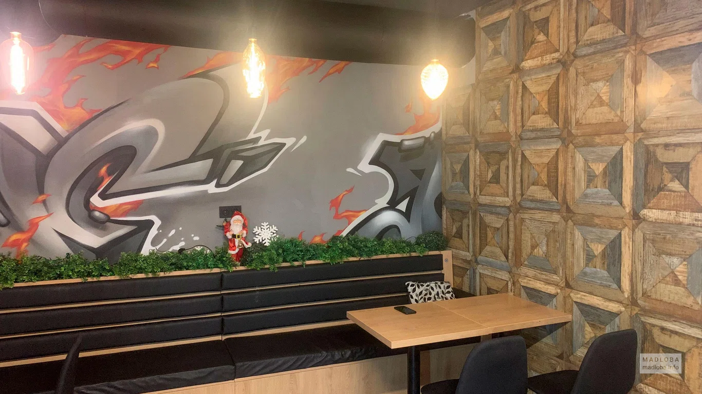 Столик для посетителей в ресторане Chings