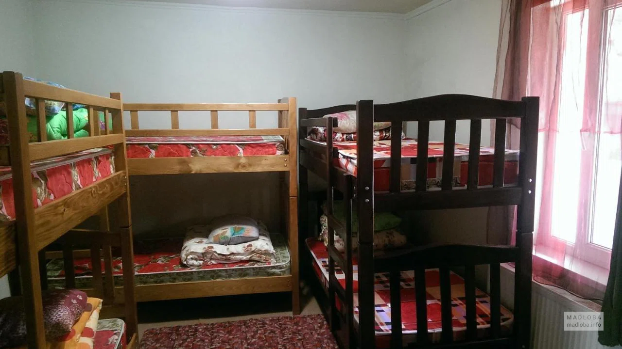 Интерьер спальни в хостеле Comfort Plus