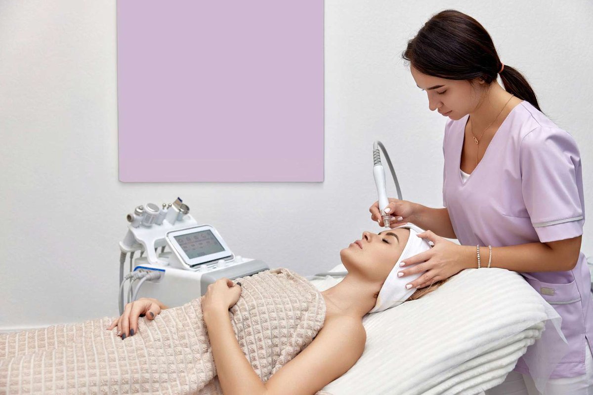 cosmetologist-doing-anti-aging-procedure-in-salon.jpg