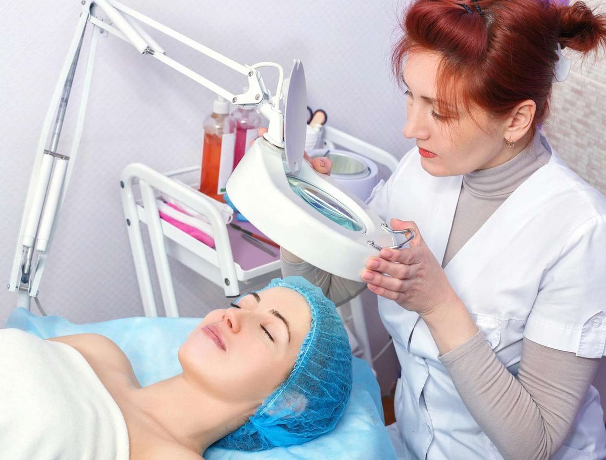 cosmetologist-looking-at-the-face.jpg