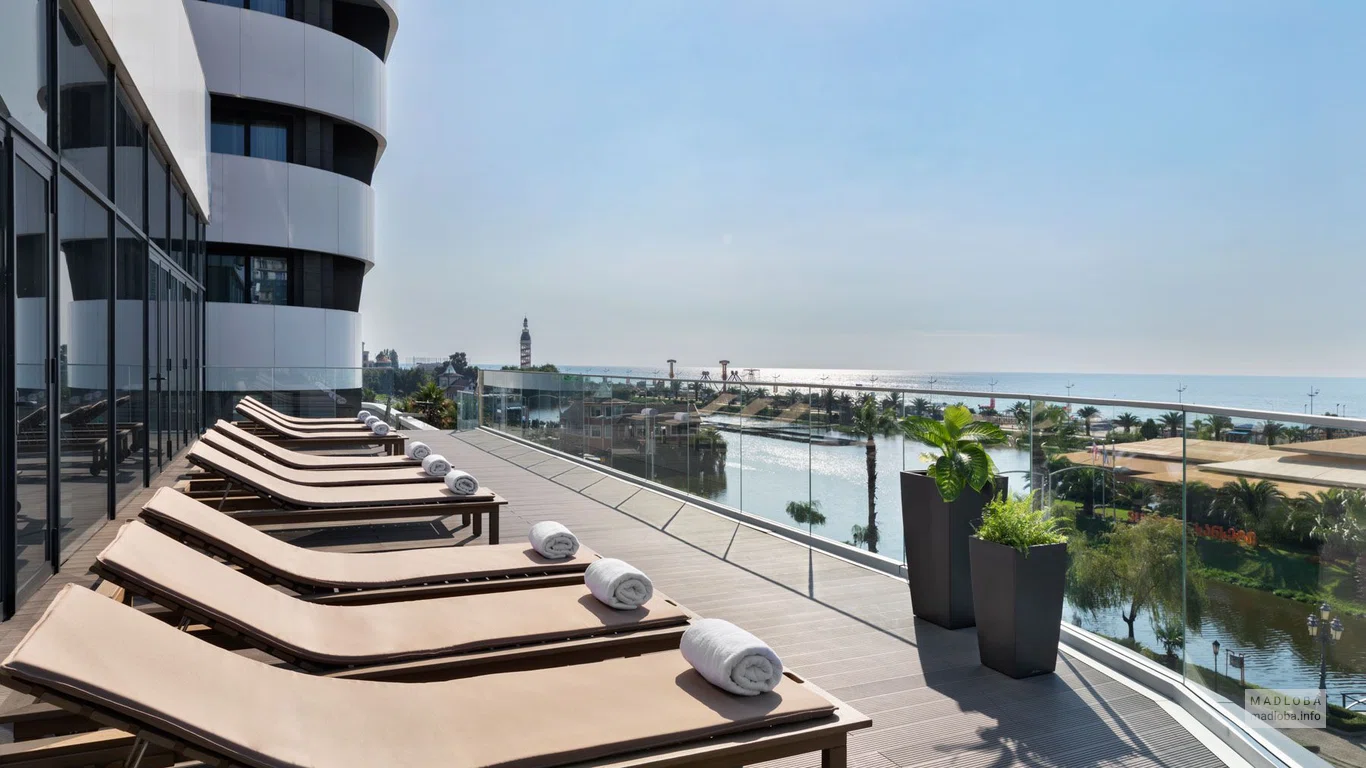 Уличная терраса в Courtyard by Marriott