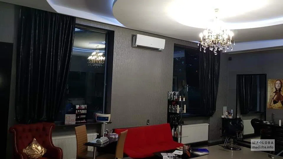 Интерьер салона красоты Креатив в Грузии