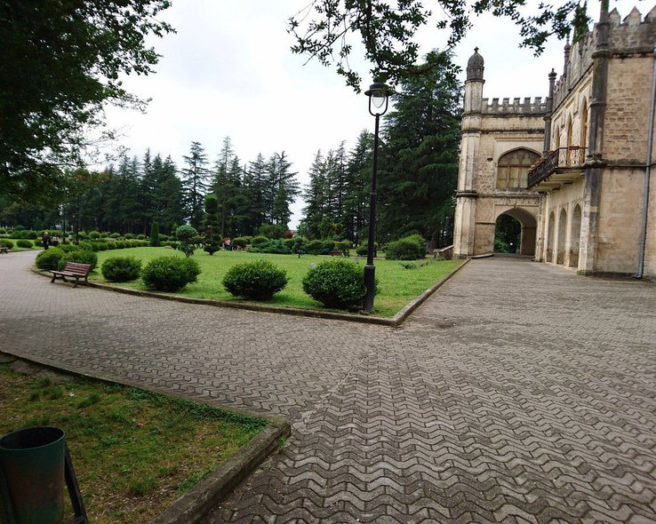 Ботанический сад у дворца Нико Дадианив Тбилиси