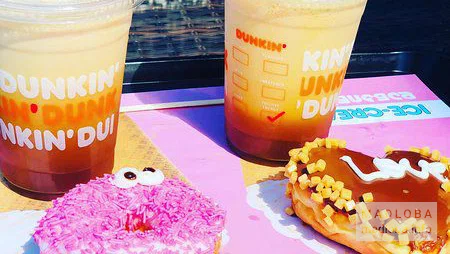 Кофе в кофейне "Dunkin' Donuts"