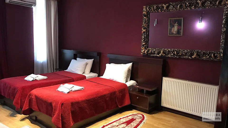 Hotel David L