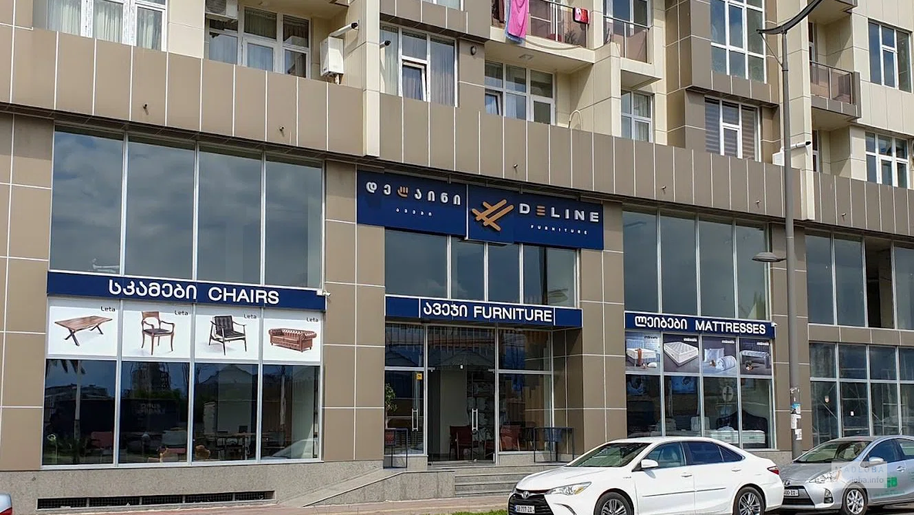 Входная дверь магазина мебели Очертить Мебель