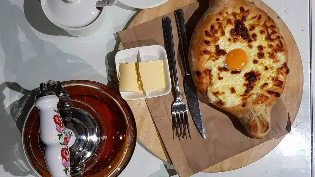 Хачапури в меню Deliria Cafe-Restaurant
