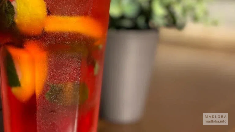 Коктейль в Divan Restaurant