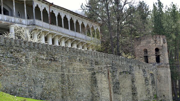 Дом - крепость Ксанских Эриставов. Проникни в дворец внутри крепости