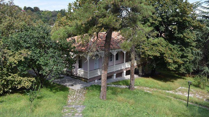 Nato Vachnadze House Museum