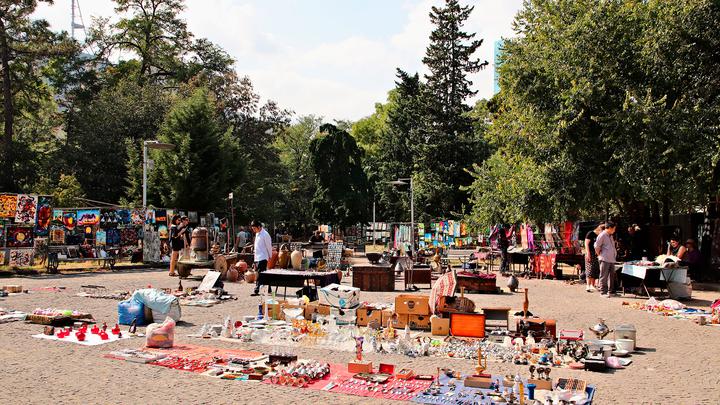 Знаменитый Сухой мост в Тбилиси