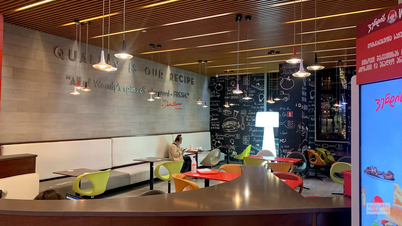 Столики в Cafe Dunkin' в Грузии