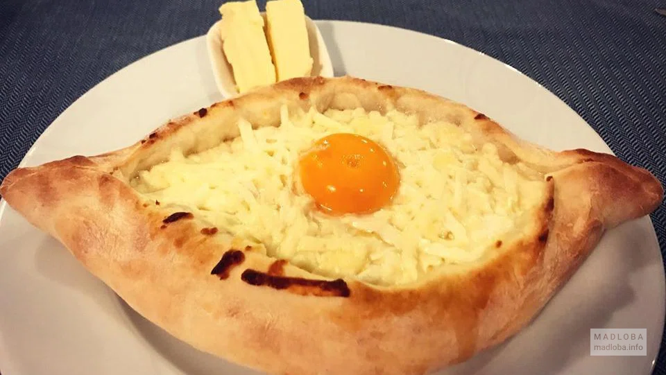 Хачапури с яйцом