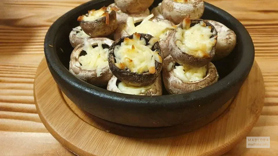 Запечённые грибы с сыром