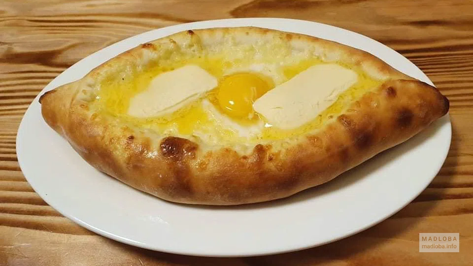 Хачапури в кафе Мухамбази