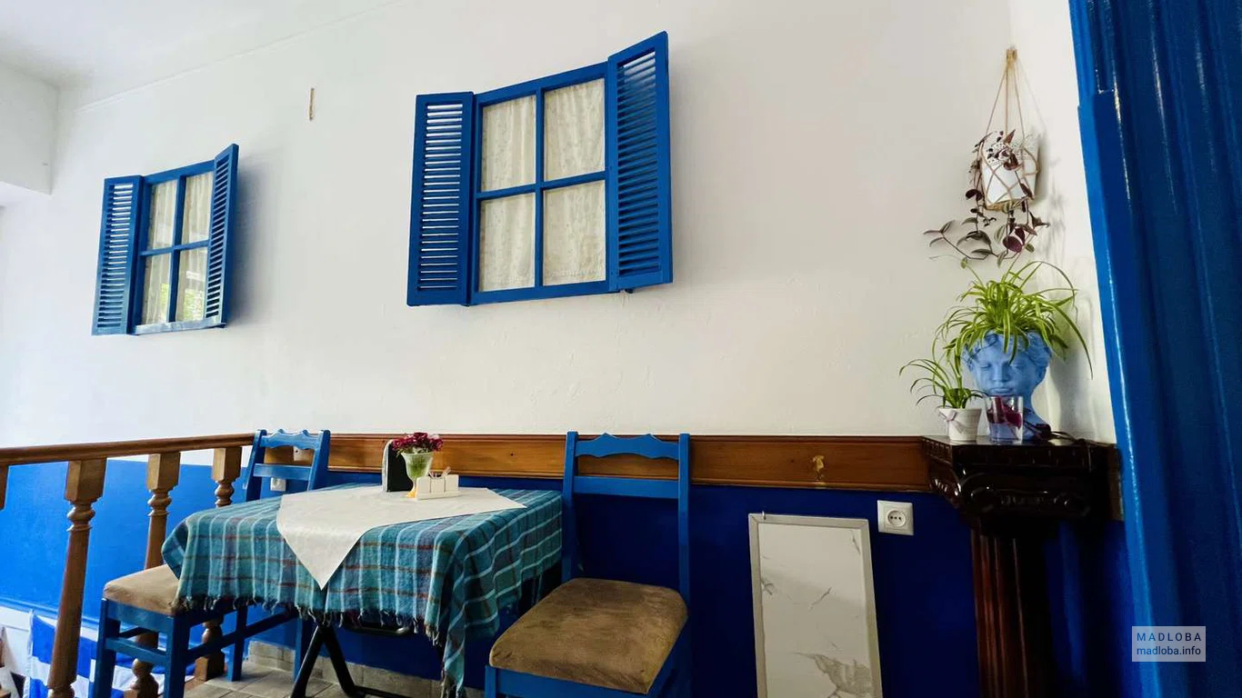 Столики в Elada Cafe