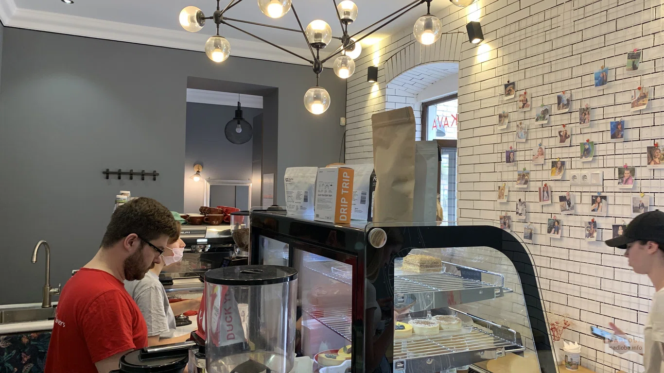 Обслуживание клиентов в Cafe Erti Kava