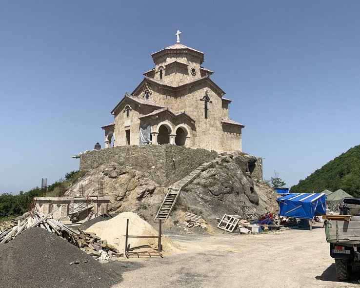fortress-and-monastery-mzovreti-03.jpg