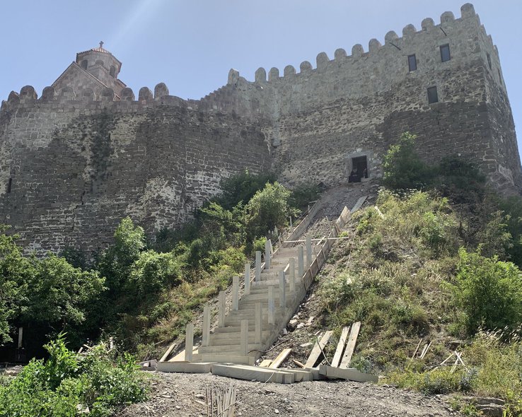 fortress-and-monastery-mzovreti-04.jpg