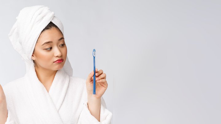 Frequency of replacing toothbrushes, combs and other hygiene products: the importance of regular updates