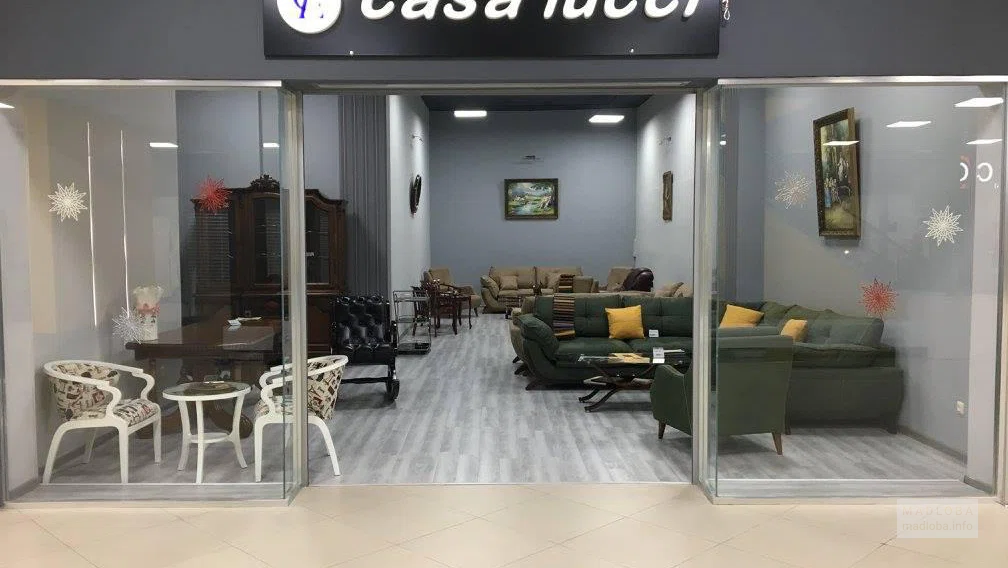 Вход в мебельный дом "Casa Lucci" Батуми