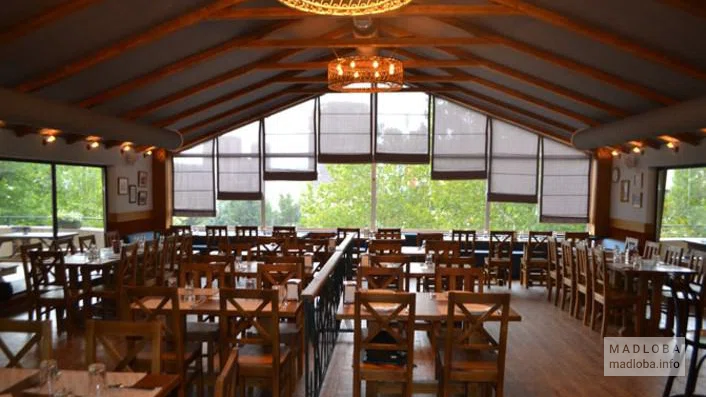 Интерьер Georgian Pub в Тбилиси