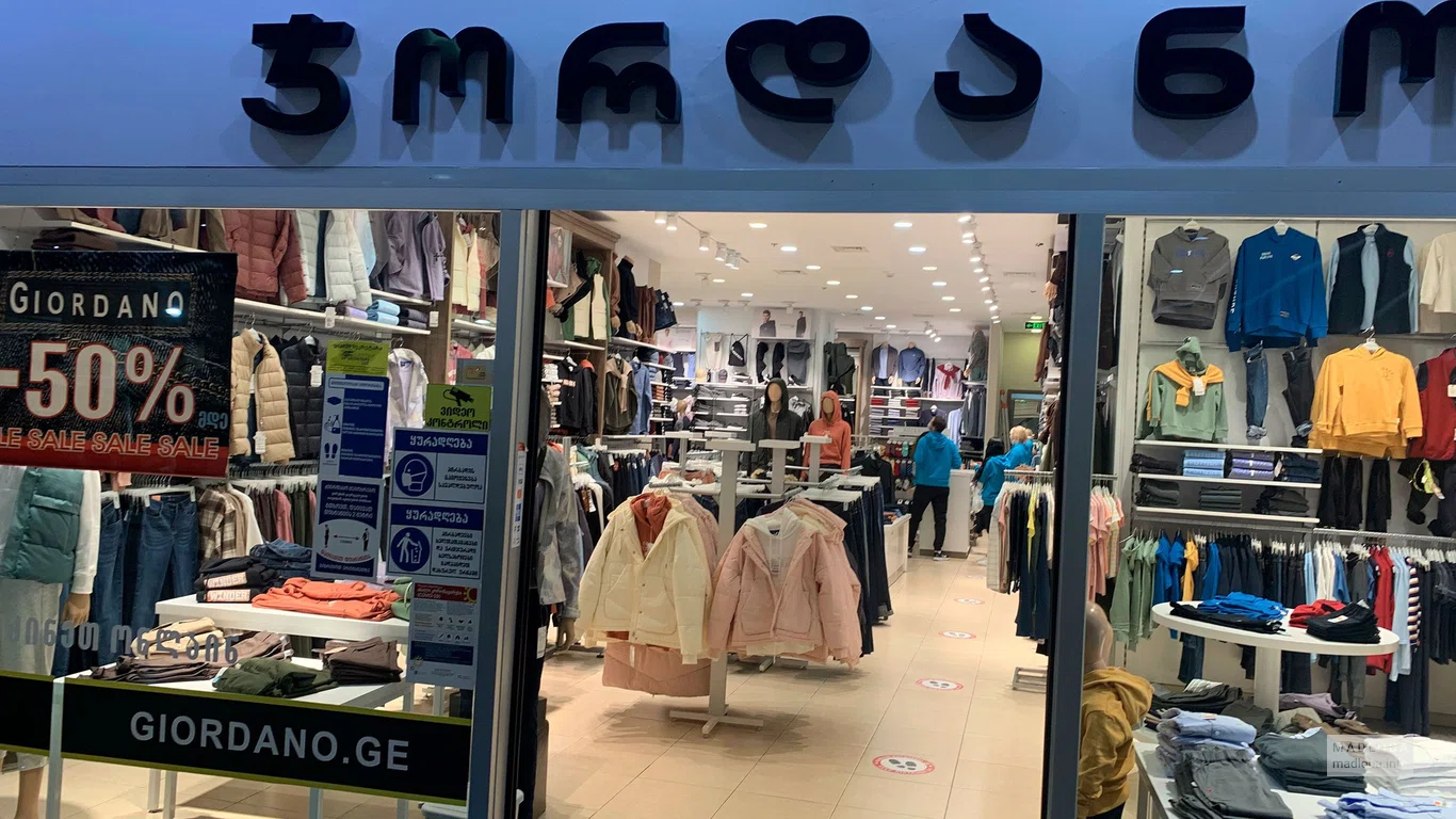 Вход в магазин Giordano