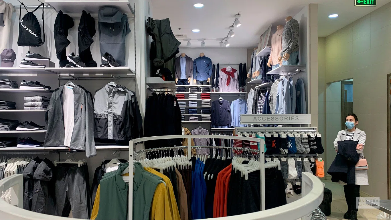 Верхняя одежда в магазине Giordano