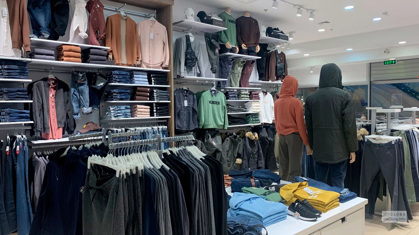 Мужские свитера в магазине Giordano