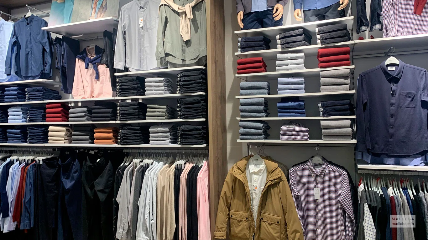 Рубашки в магазине Giordano