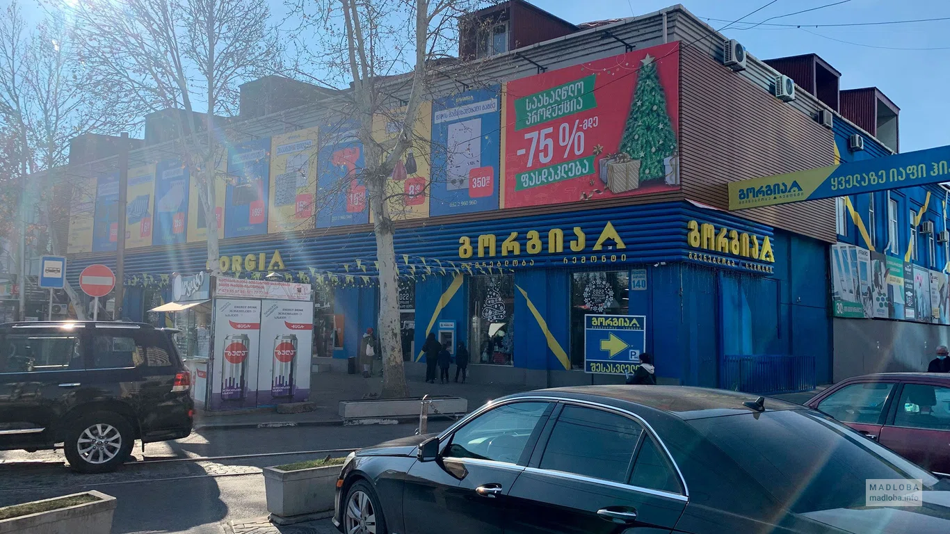 Фасад здания гипермаркета Gorgia