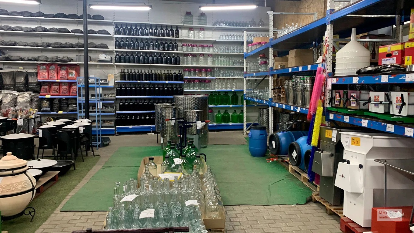 Бутылки в гипермаркете Gorgia